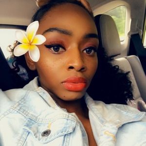 Meet your Posher, Candis